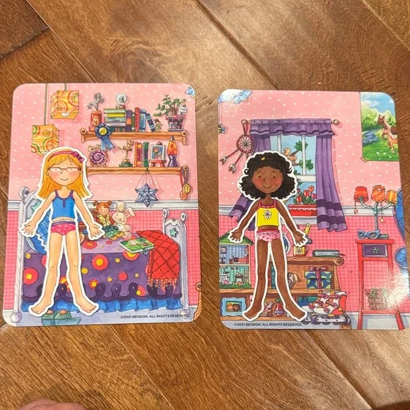 Magnetic tins, Daisy girls dress up travel activity - Picture 2 of 5